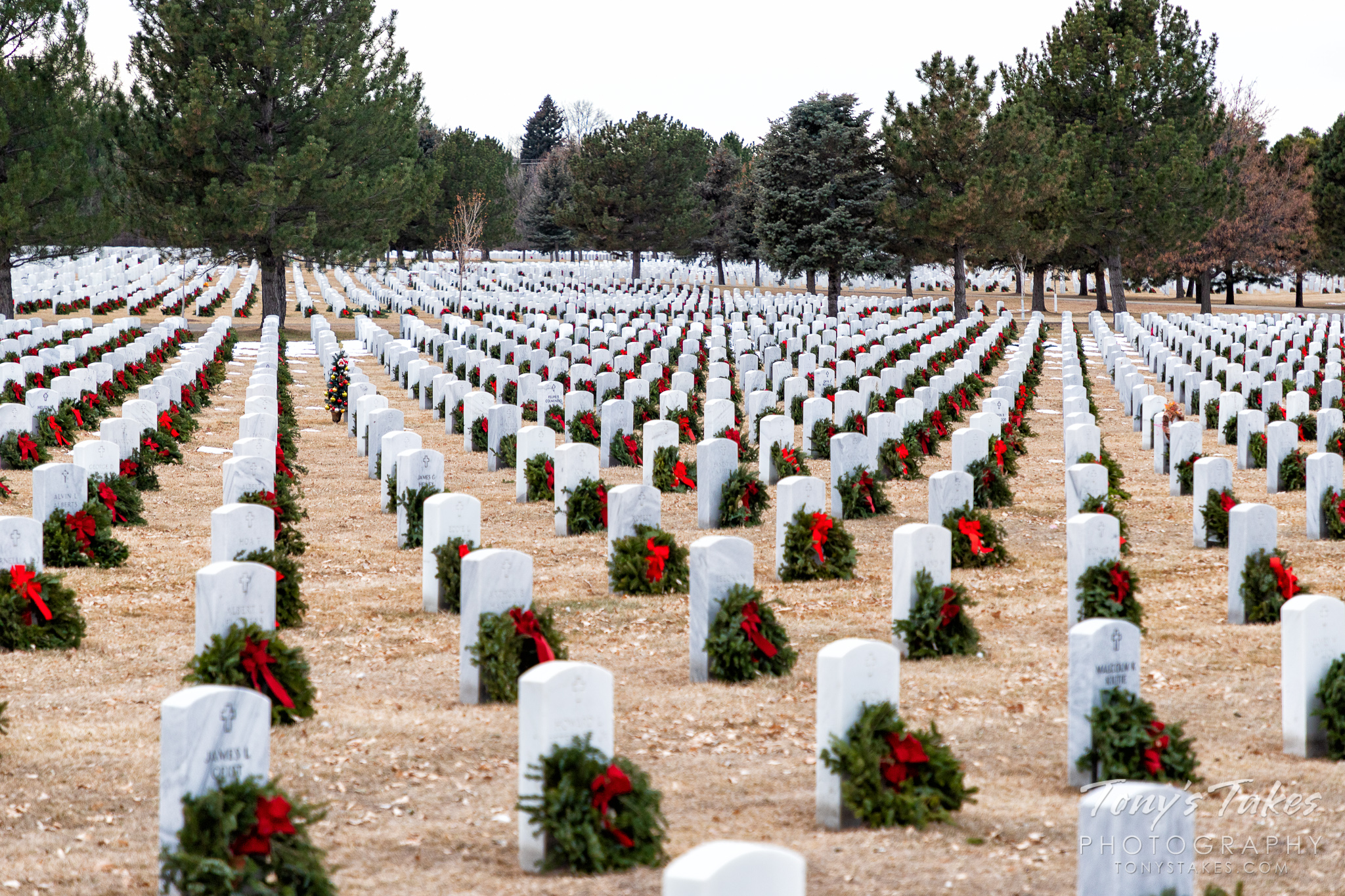Christmas Eve at Fort Logan National Cemetery. (© Tony’s Takes)