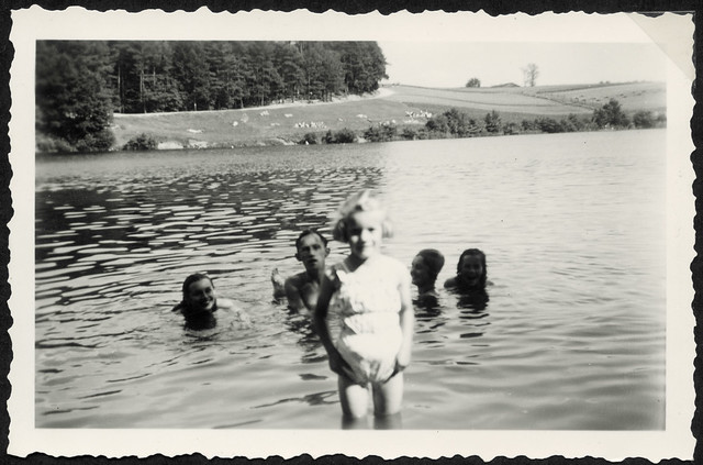 Albuma122 Im See baden, 1930er