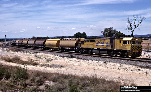 17728 Q310 loaded grain train North Forrestfield 28 December 1999
