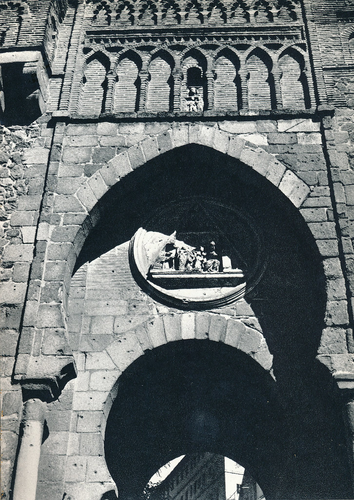 Puerta del Sol en Toledo hacia 1967 por Marc Flament