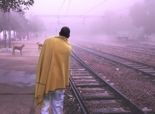 debmalyamukherjee motog5splus mobilephotography narwana hariyana passanger fog mist winter railway tracks