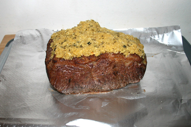 65 - Roastbeef auf Alufolie legen / Put roastbeef on tinfoil