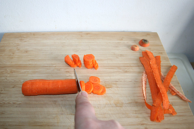 28 - Möhre schälen & zerteilen / Peel & hackle carrot