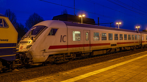 itzehoe intercity bimmfzf db train dusk sunset station platform