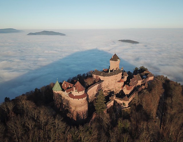 Mer de nuages au dessous du Château du Haut-Koenigsbourg (Alsace)