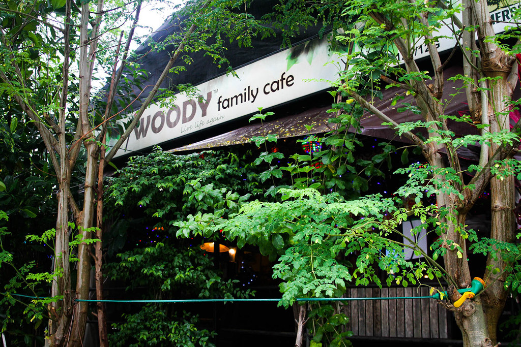 Woody Family Cafe Shopfront