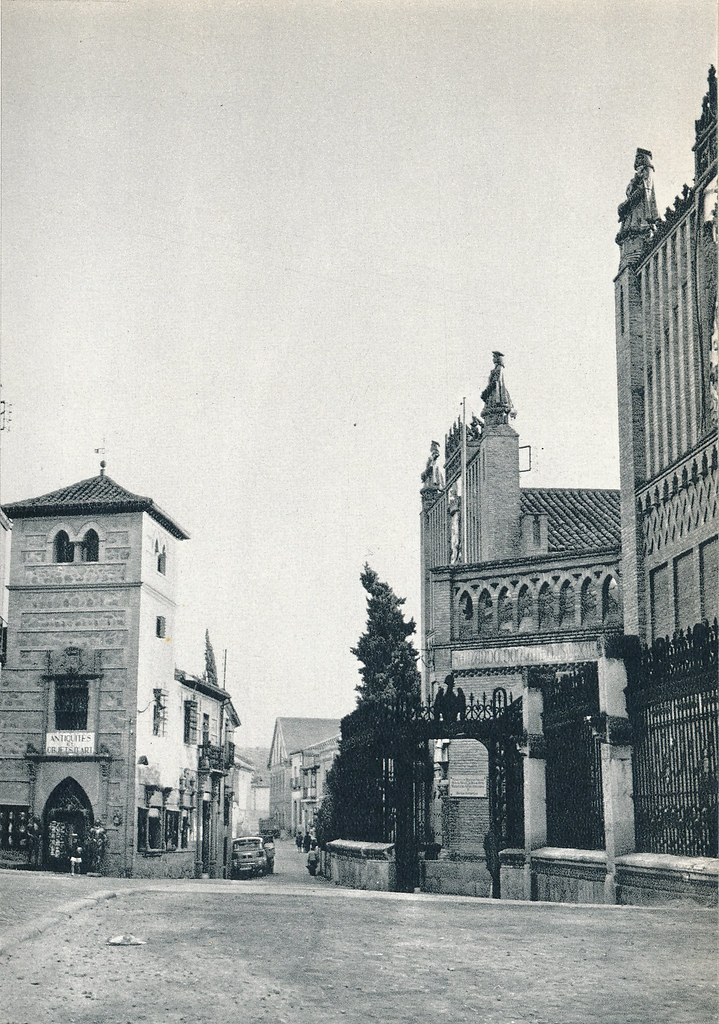 Escuela de Artes y Antigüedades Linares en la Calle Reyes Católicos hacia 1967 por Marc Flament.