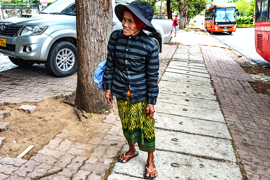 Old Van Kieu beggar--Lao Bao