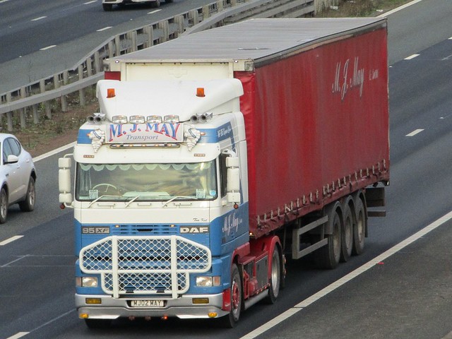 MJ May Transport, DAF95-XF (MJ02MAY) On The A1M Southbound