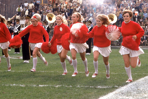 saddle-shoes-3124 | 1969 Oklahoma Sooners Cheerleaders in ra… | Flickr