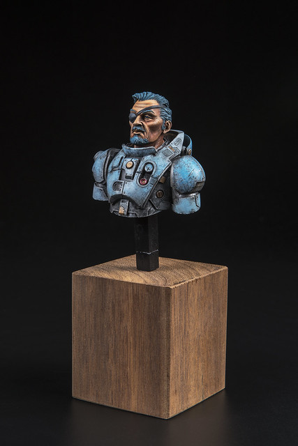 1/10 Resin Character Bust.