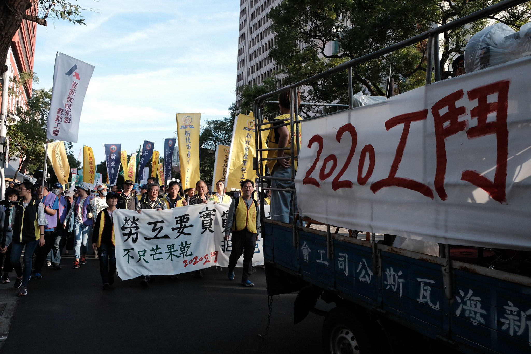 工鬥舉辦勞工大遊行，號召千人在選前走上街頭。（攝影：唐佐欣）