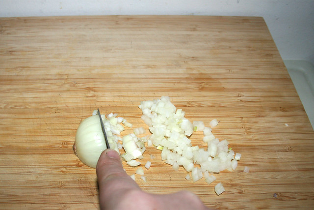 16 - Zwiebel würfeln / Dice onion