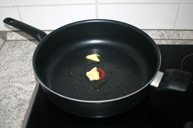 27 - Butterschmalz in Pfanne erhitzen / Heat up ghee in pan