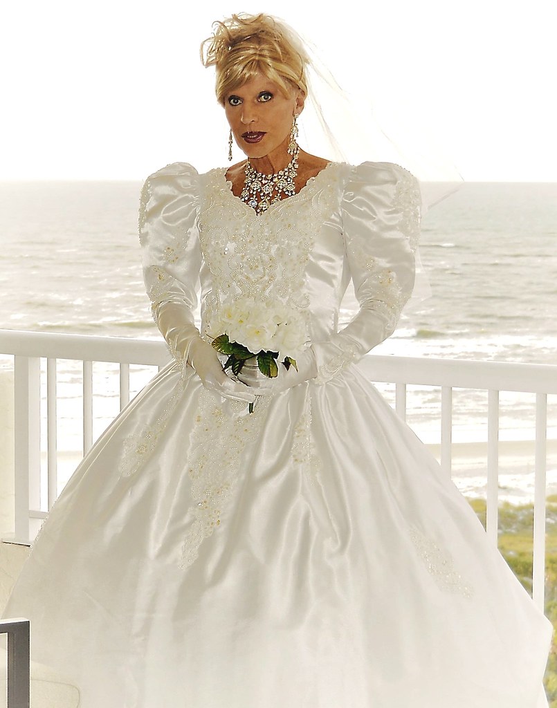 👰 Wow, amazing crossdresser bride Lisa Colette Thomas 💙  Flawless Satin wedding gown 💎