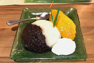 Manila - Banana Leaf sticky rice and mango