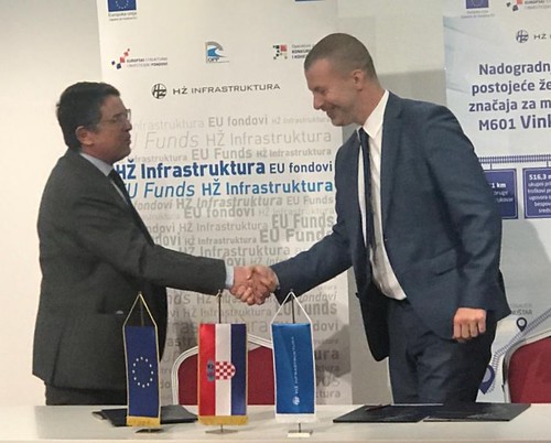 HŽ Infrastruktura y COMSA Corporación firman el contrato para la modernización de la línea de ferrocarril entre Vinkovci y Vukovar en Croacia.