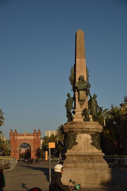 Estàtua de Francesc Rius i Taulet & Arc de Triomf