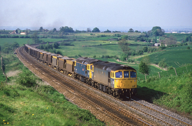 33002+33052 At Upton Scudamore. 10/05/1988.