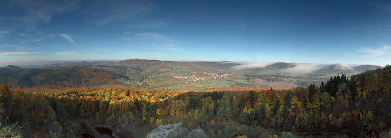 20081011-123F | Blick von der Großen Nalle über das Fuldatal zur Milseburg, zur Wasserkuppe, zum Heidelstein und zum Simmelsberg. Rhön, 11.10.2008