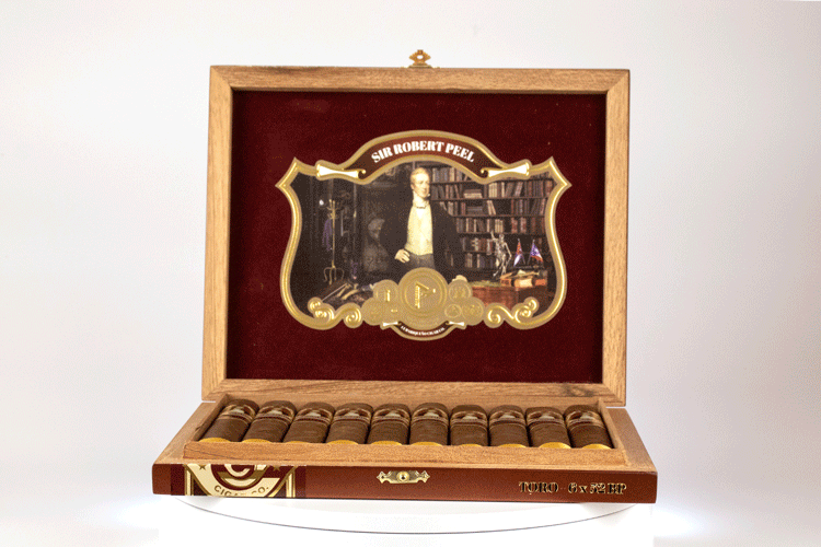 Protocol Sir Robert Peel Natural Cigar Box Rotating
