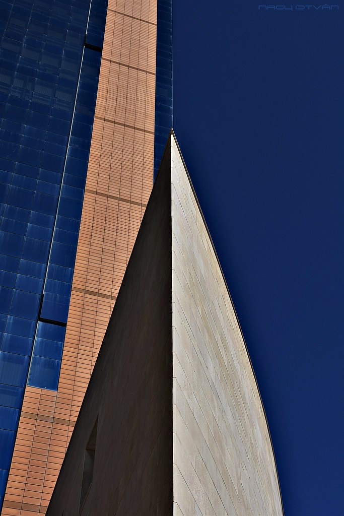Portomaso Business Tower / St. Julians / Malta