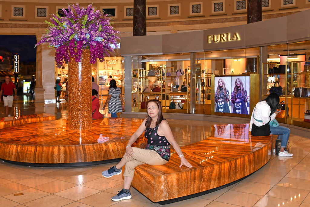 The Forum Shops Mall in Las Vegas, NV on February 22, 2013 Editorial Stock  Photo - Image of food, forum: 29717863