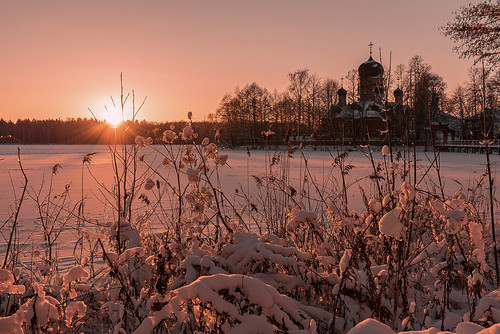 december winter snow snowy nature landscape sunset goldenhour dusk sunlight trees vvedenskoelake vvedenskymonastery vvedensky monastery vladimiroblast russia lake church frost cold