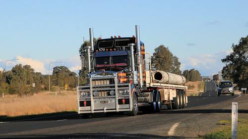 albury wagga melbourne sydney hume highway olympic way yambla t t909 ken kenny kenworth hp horsepower big rig haul freight cabover trucker drive transport carry delivery bulk lorry hgv wagon road nose semi trailer deliver cargo interstate articulated vehicle load freighter ship move motor engine power teamster truck tractor prime mover diesel injected driver cab cabin loud wheel exhaust double b kw ettamogah t950 legend dawsons burnett civil