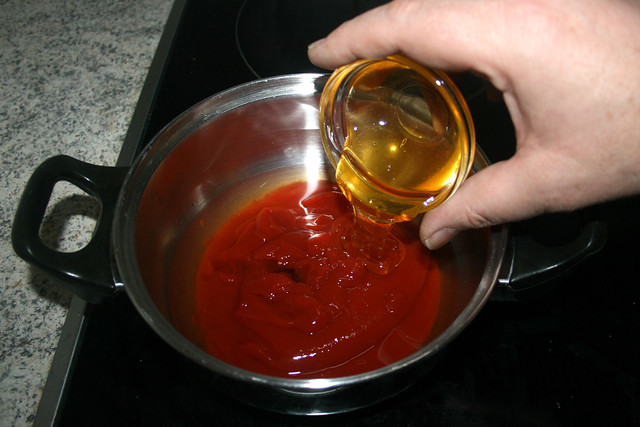 02 - Zutaten in Topf geben / Put ingredients in pot