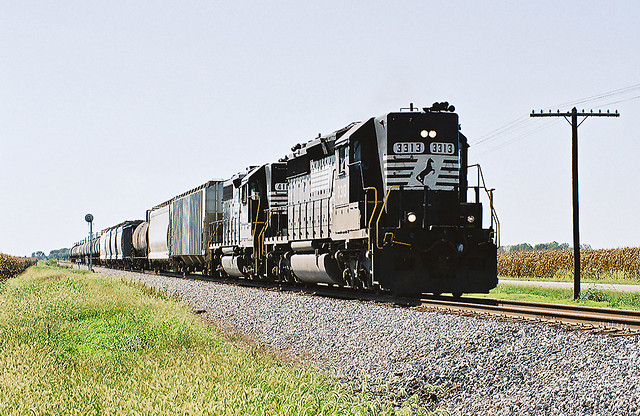 NS D33 eastbound at Farley's Lane - 2003