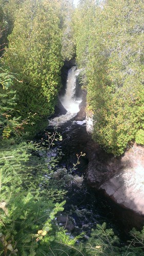 waterfall cascaderiverstatepark superiorhikingtrail cascadefalls roadtripusa geotagged minnesota chriscrossingamerica