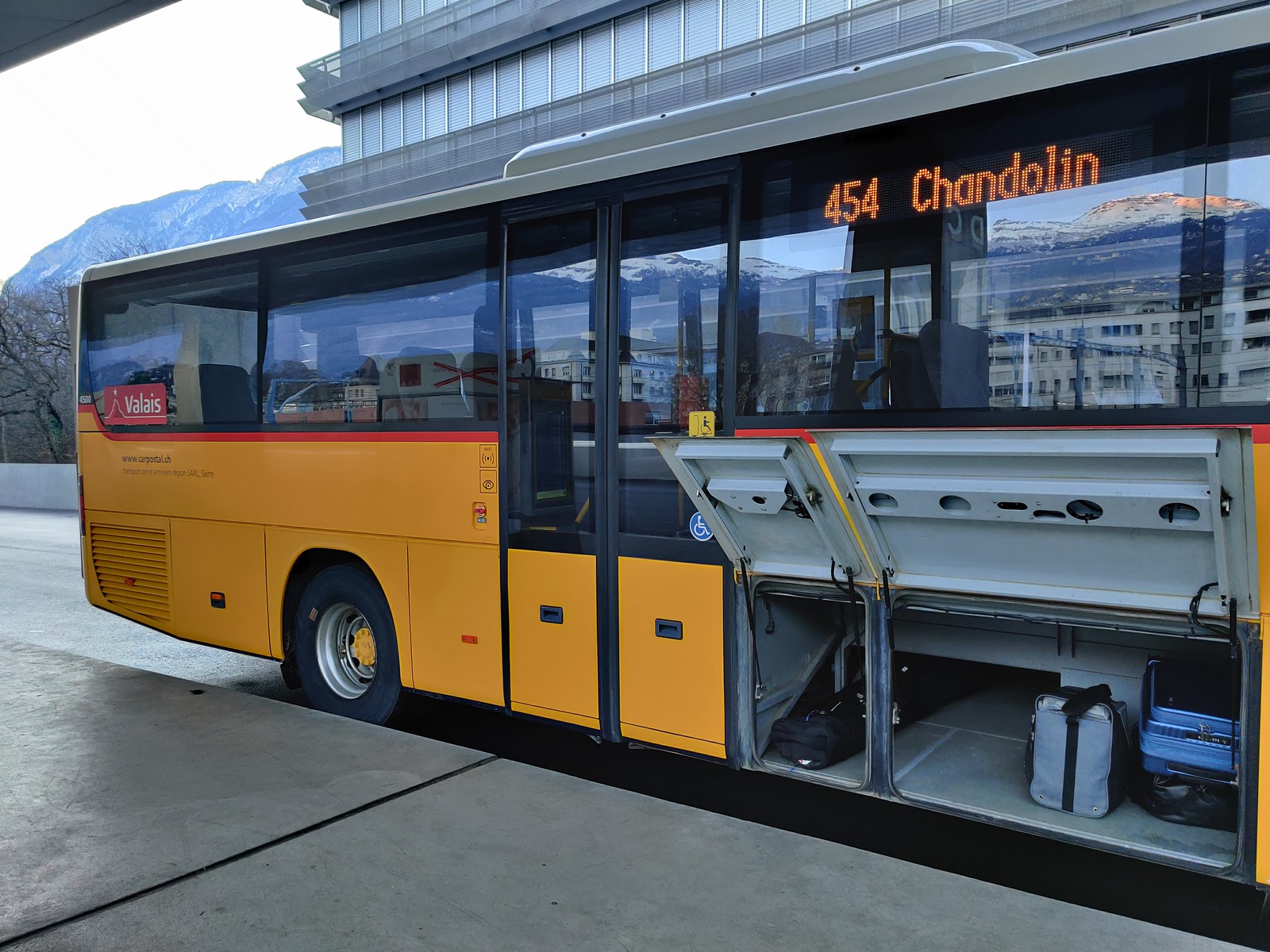 Bus to Chandolin