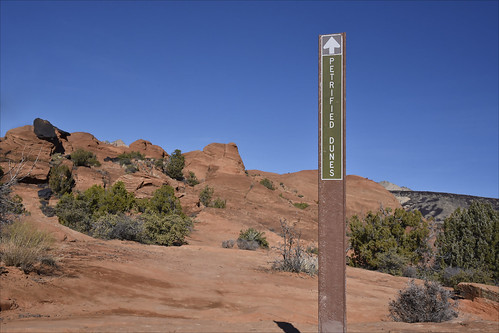 hiking sandstone petrifiedsanddunes redrock wilderness nature landscape utah snowcanyon statepark sign trail