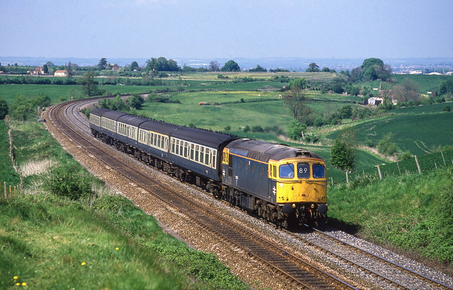 33211 At Upton Scudamore. 10/05/1988.
