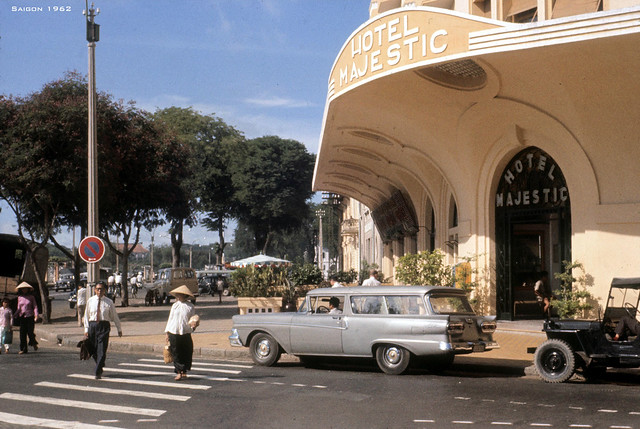 SAIGON 1962 - Waterfront Majestic Hotel and Patio - Khách Sạn MAJESTIC trên Bến Bạch Đằng