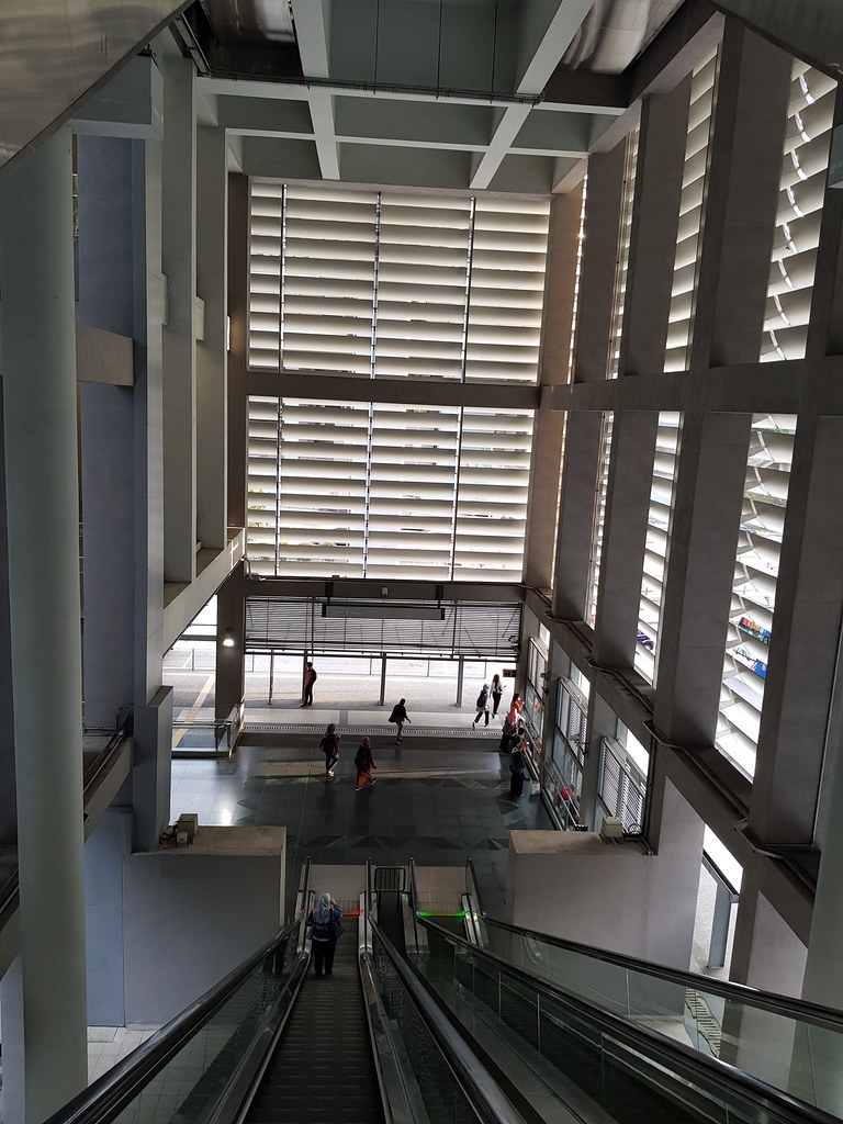 From Level 5 Overhead Bridge escalator to Ground floor in order to goto Phileo Blocks @ Park & Ride MRT at PJ Phileo Damansara