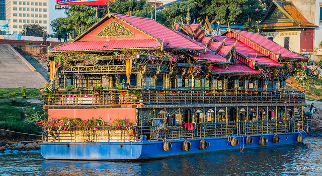 2019 - Cambodia-Avalon-Phnom Penh - 2 - Tonlé Sap River Floating Restaurant