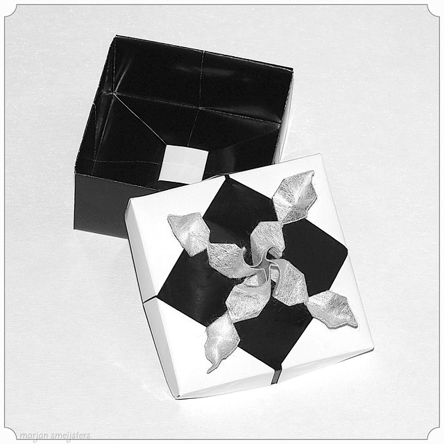 Origami Rose Decoration Box (Akiko Yamanashi)