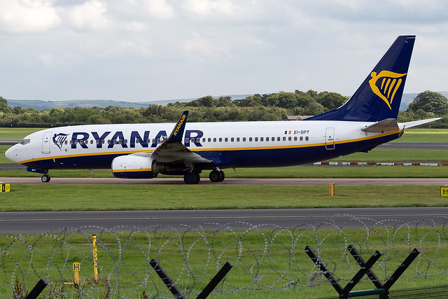 EI-DPT Ryanair B737-800 Manchester Airport