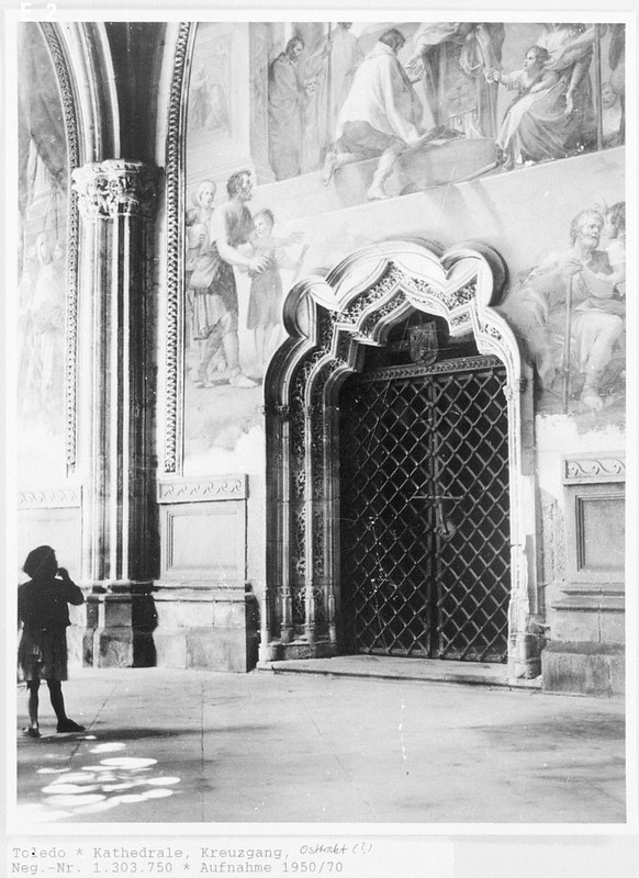 Claustro de la Catedral en Toledo hacia 1955 fotografiado por Walter Schröder © Bildarchiv Foto Marburg