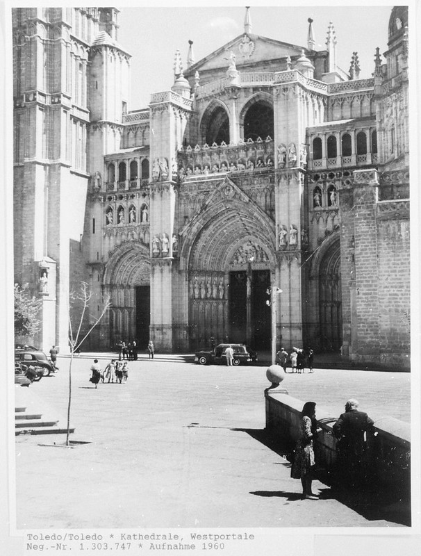 Plaza del Ayuntamiento y Catedral de Toledo hacia 1955 fotografiado por Walter Schröder © Bildarchiv Foto Marburg
