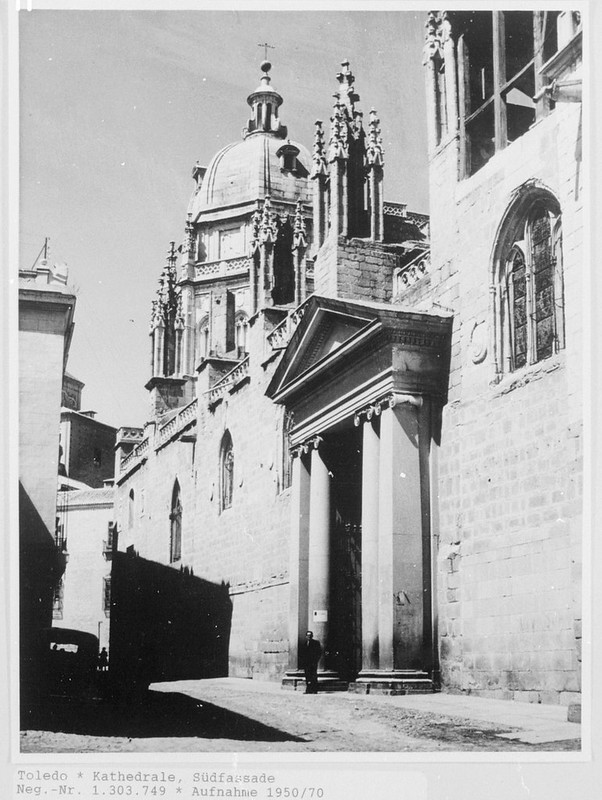 Puerta Llana de la Catedral de Toledo hacia 1955 fotografiado por Walter Schröder © Bildarchiv Foto Marburg