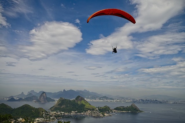 Voando sobre a paisagem mais bonita do Rio de Janeiro