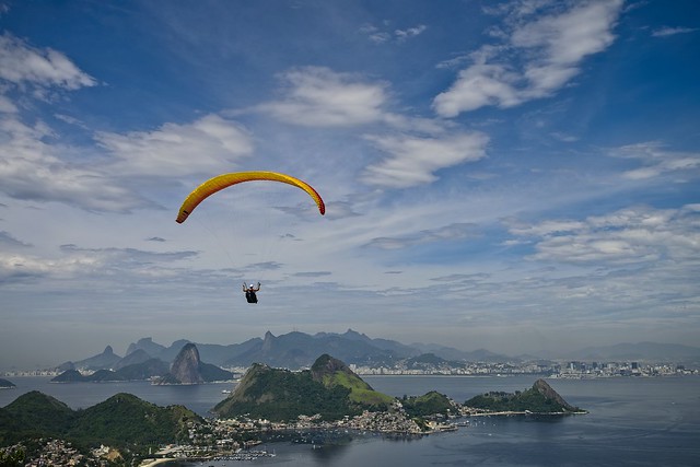 Voando sobre a paisagem mais bonita do Rio de Janeiro