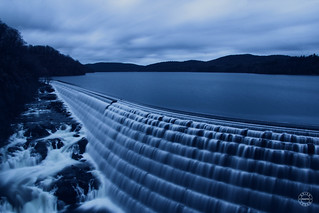 The blue hour at the dam.