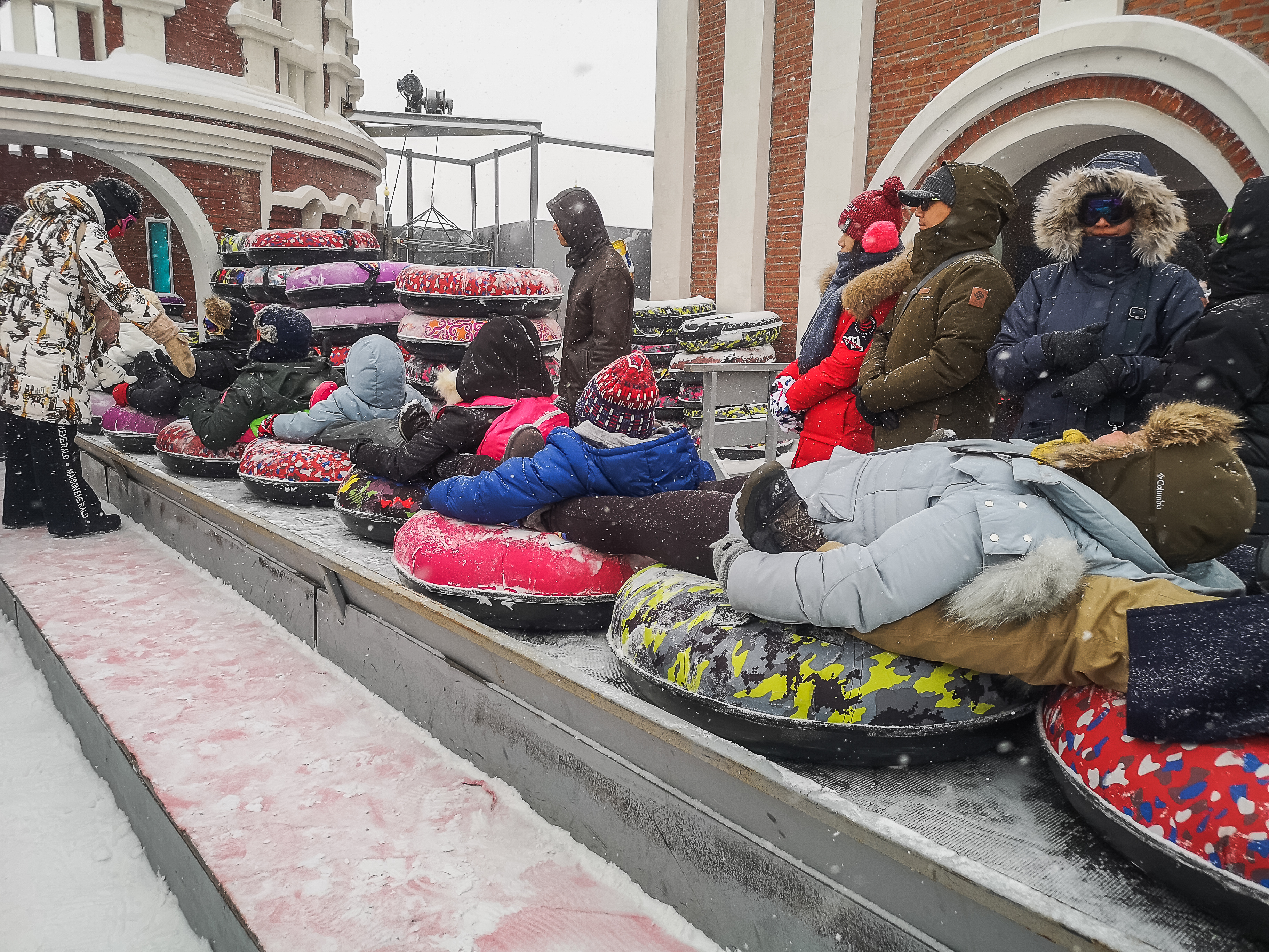Group snow tubing in Harbin Volga Manor
