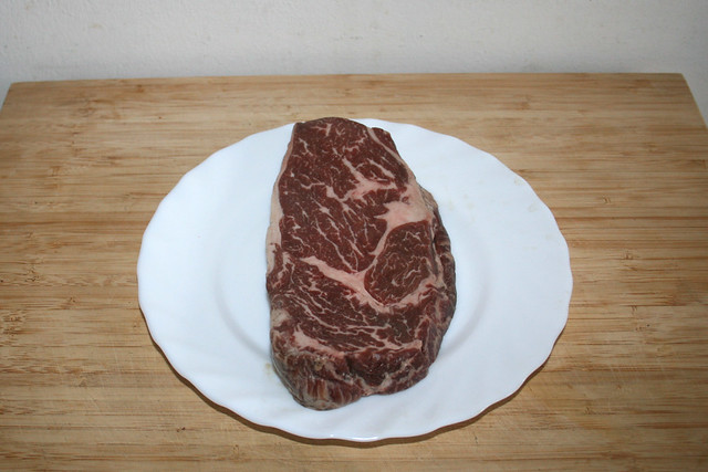 11 - Steak aus Kühlschrank nehmen / Take steak from fridge
