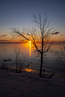 Winter sunrise at Lake Ontario Park