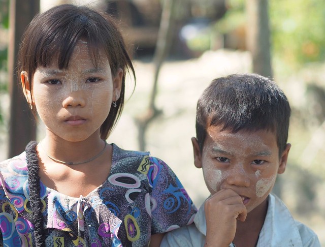 Frère et sœur dans le delta de l'Irrawaddy